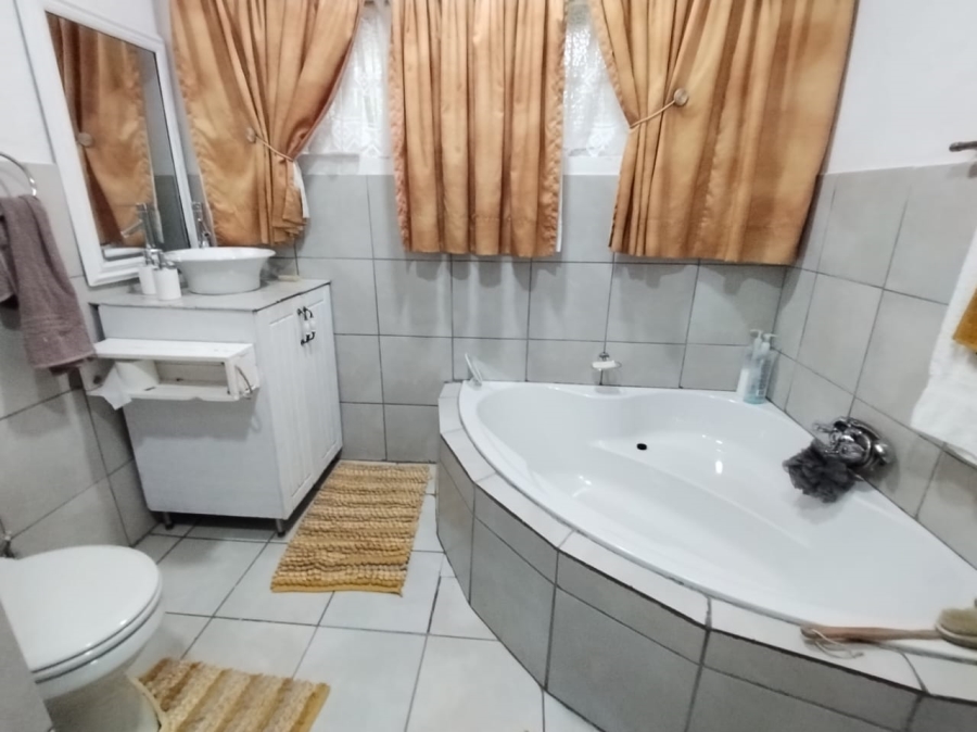 4 Bedroom Property for Sale in Protea Park North West